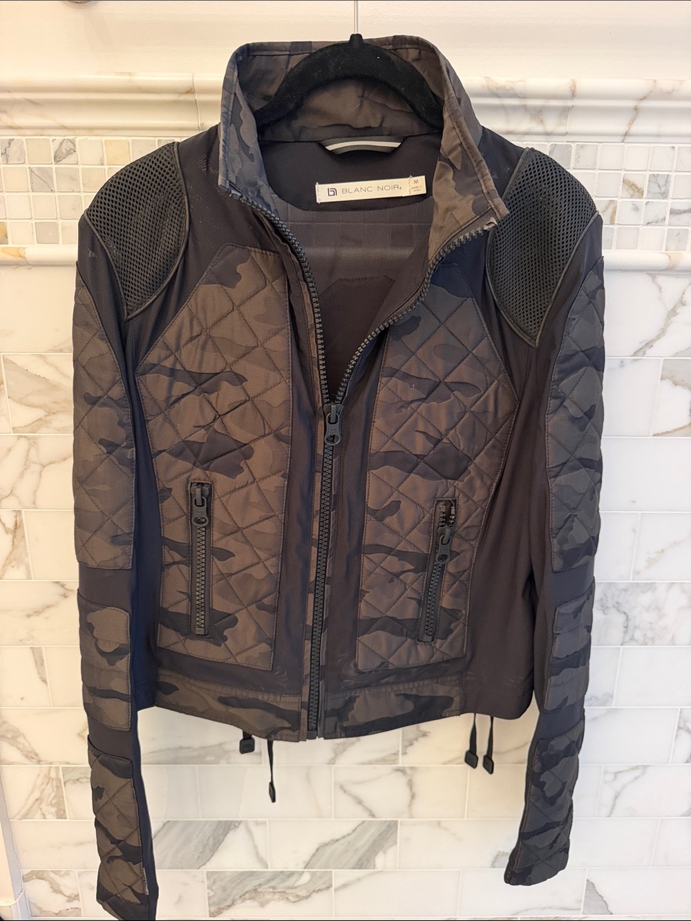 blanc noir women’s  Quilted Camo Lightweight Zip Jacket - Charcoal